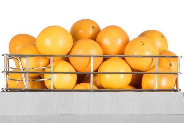 Detalle alimentación automática exprimidor de naranjas Mizumo AUTO-PRO
