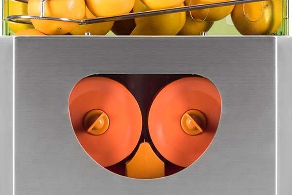 Detalle con ventana de visualización del exprimido exprimidor de naranjas Mizumo EASY-PRO SS